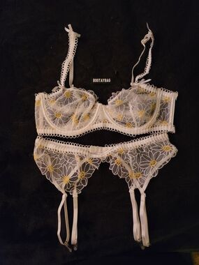 Floral Lace Bra and Garter Set